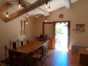 Villas Villa spacieuse avec piscine a Saint-Michel-d'Euzet : photos des chambres