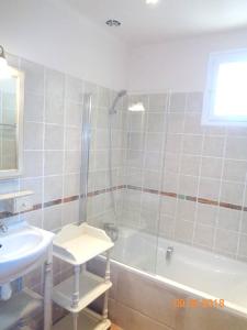 Villas Villa spacieuse avec piscine a Saint-Michel-d'Euzet : photos des chambres