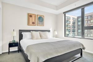 Congress Park 1BR w Gym Pool nr shops dining DEN-134