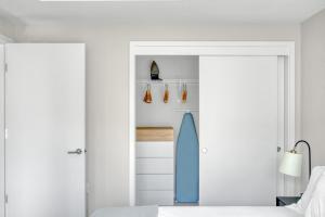 Congress Park 1BR w Gym Pool nr shops dining DEN-134