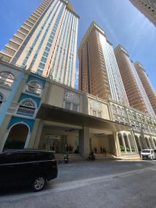 Spacious condo in Venice Luxury Residences