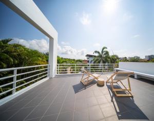 Le Corbusier Style Villa In Green Neighbourhood with Pool