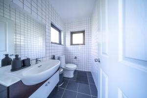 Le Corbusier Style Villa In Green Neighbourhood with Pool