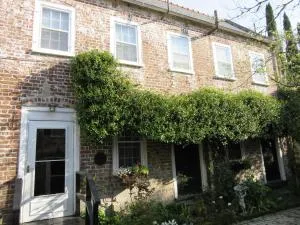 86号古朴教堂街宾馆 - 查尔斯顿