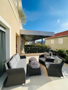 Apartment with terrace and private parking