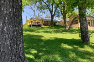 Sunny Days Lake Retreat - Main house - 4hvězdičkové hotely ve městě Kingsland