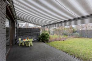 Three-Bedroom Family House with Garden Warsaw Nowa Wieś by Noclegi Renters