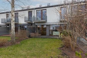 Three-Bedroom Family House with Garden Warsaw Nowa Wieś by Noclegi Renters