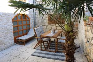 Josephs yard apartment