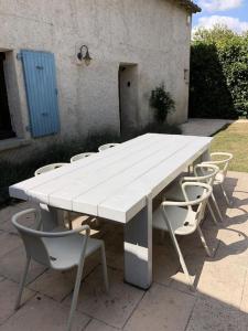 Maisons de vacances Beautiful renovated farmhouse with private heated pool. : photos des chambres