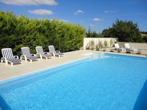 Maisons de vacances Beautiful renovated farmhouse with private heated pool. : photos des chambres