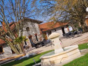 Maisons de vacances Domaine du Cuiset - Gite du Four a Pain : Maison 3 Chambres - Non remboursable
