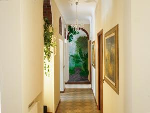 Wonderful downtown apartment-HD NETFLIX, KING-SIZE BED, two minutes walk from metro