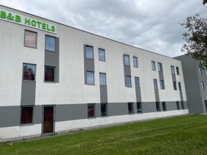 Hotels B&B HOTEL Laval Ouest : photos des chambres