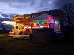 Campings Le YESLOWBUS en fete : photos des chambres