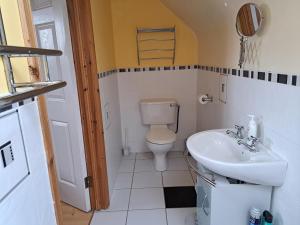 Spacious 6-Bed House 10 minutes from Knock Airport