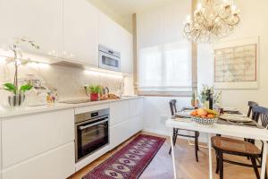 Graziella, LUXURY APARTMENT 2 bedrooms, Terrace and Private Parking downtown Lucca