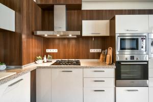 Central flat with Monster living room