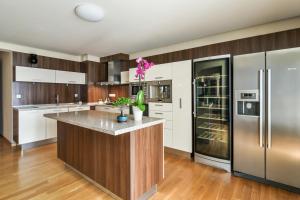 Central flat with Monster living room