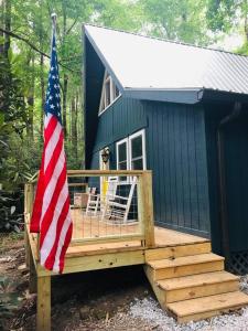 Newly renovated A-frame 5 Min walk to main street