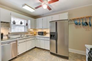 Quaint Goldsboro Home w Screened-In Porch!