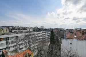 Budget central next to sea garden and beach