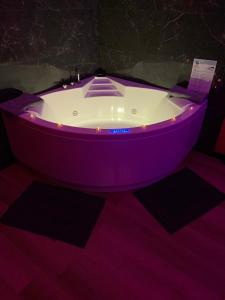 Appartements Love room avec jacuzzi prive : photos des chambres