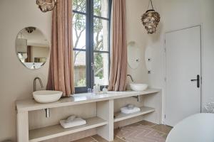 B&B / Chambres d'hotes Domaine Tarbouriech, Demeure & Spa : photos des chambres