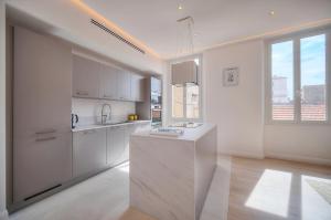 STANDING - NEUF - Croisette- Palais des festivals - 6 pers -3 chbres