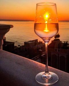 La Mer spacious Apartment with a Sea View