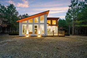 Sugar in the Pines - Luxury Honeymoon Cabin - Idabel