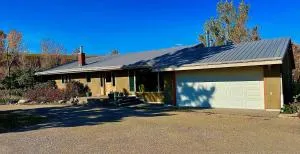 Bar M5 Ranch Stay - Claresholm