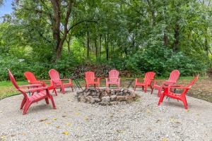 Warm & Comfy 2BR, Huge Backyard, Great Location!