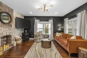 Space Cowboy - Huge yard, Firepit, close2downtown - Providence