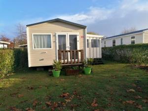 Maisons de vacances Bungalow de 3 chambres avec piscine partagee terrasse et wifi a Gastes : photos des chambres