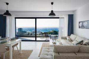 Aquarama Pool Apartments