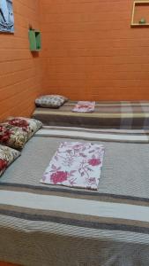 CASA DUPLEX no FORTE a 200m da praia, 80 m2, 3 quartos com ar condicionado, cozinha completa, 2 WC, piscinas, acomoda 12 pessoas, estacionamento, área de lazer, WIFI, portaria 24H, ambiente familiar.