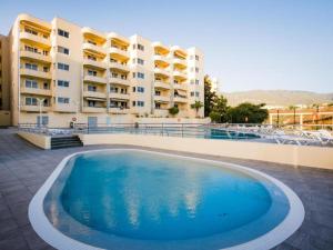 Premium Paradise Stay - Balcony Sea & Pool Views - Top Rated