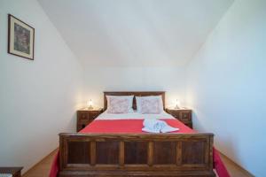 Family-friendly apartments with swimming pool Supetar, Brac - 16774