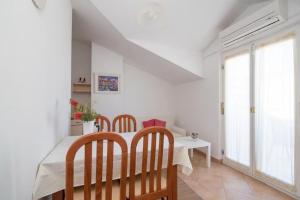 Family-friendly apartments with swimming pool Supetar, Brac - 16774