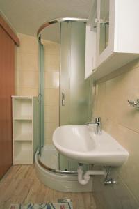 Apartments with parking spaces Kastel Kambelovac, Kastela - 20993