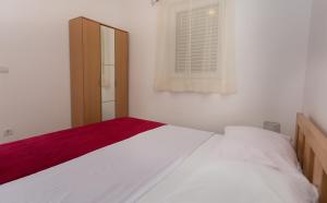 Apartments with parking space Kastel Kambelovac, Kastela - 20993