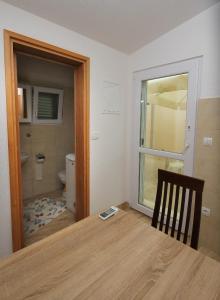 Apartments with parking space Kastel Kambelovac, Kastela - 20993