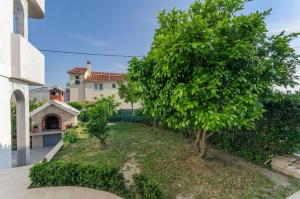 Apartments with parking space Kastel Novi, Kastela - 20997