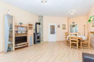 Apartments with parking space Kastel Novi, Kastela - 20997