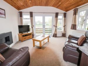 Oak Lodge