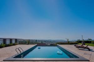 Breezy Whispers by StayVista - Private infinity pool, Stunning mountain views, Spacious swimming pool, Deck & Lawn