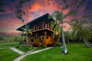 Eco-Lodge Bocas Coral Reef - Over water villa & birds house