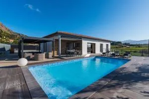 Afa, proche d Ajaccio, Magnifique Villa 4 pers avec Piscine privée et vue montagne - Appietto