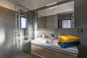 Villas Afa, proche d Ajaccio, Magnifique Villa 4 pers avec Piscine privee et vue montagne : photos des chambres